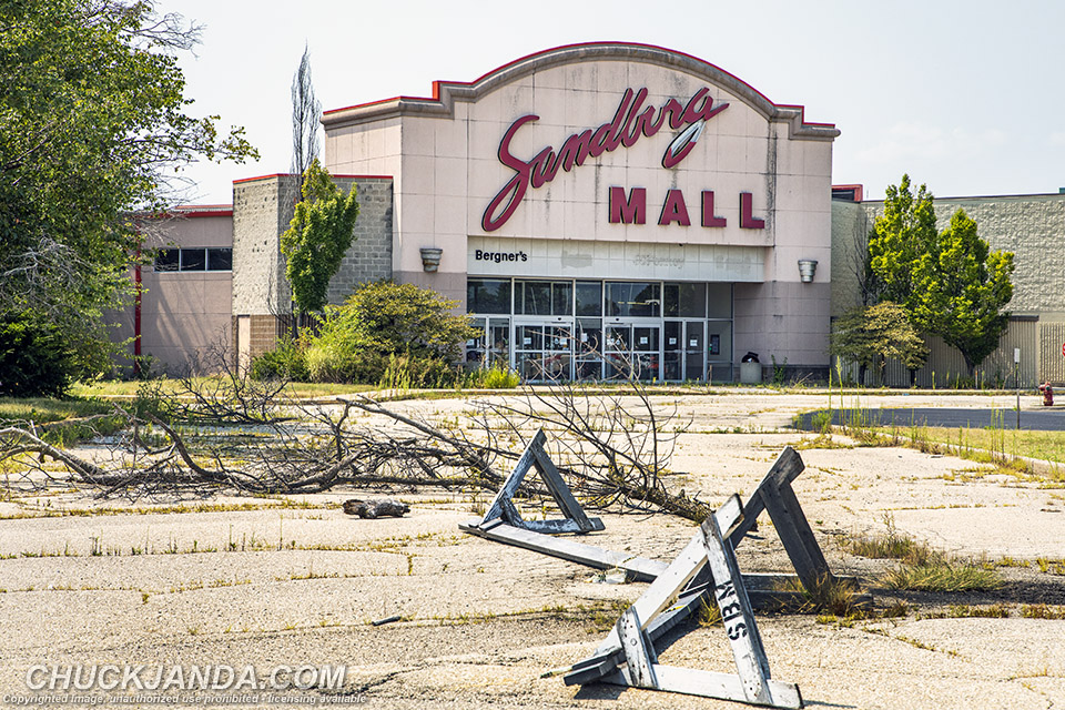 Forgottonia Illinois Abandoned Sandberg Mall