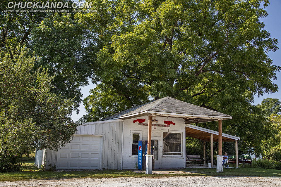 Forgottonia Illinois Gas Station